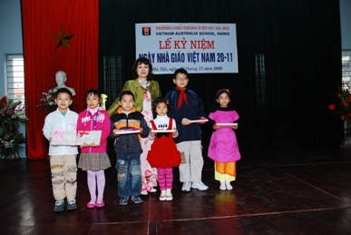 Học sinh Tiểu học Việt-Úc Hà Nội với các hoạt động chào mừng ngày Nhà giáo Việt Nam 20-11